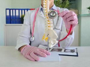 Dr. Francisco Arteaga Neurocirujano | Dolor lumbar persistente: cuándo acudir a un especialista en columna