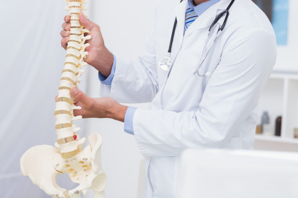 Dr. Francisco Arteaga Neurocirujano | Cirugía endoscópica de columna: qué es y cuándo puede estar indicada Dr. Francisco Arteaga Neurocirujano | Cirugía endoscópica de columna: qué es y cuándo puede estar indicada